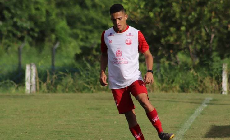 Reforço do Flamengo, atacante ex-Náutico é regularizado no BID e pode estrear