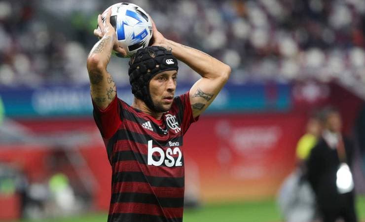 Rafinha, do Flamengo, não se ofereceu para retornar ao Bayern de Munique; entenda