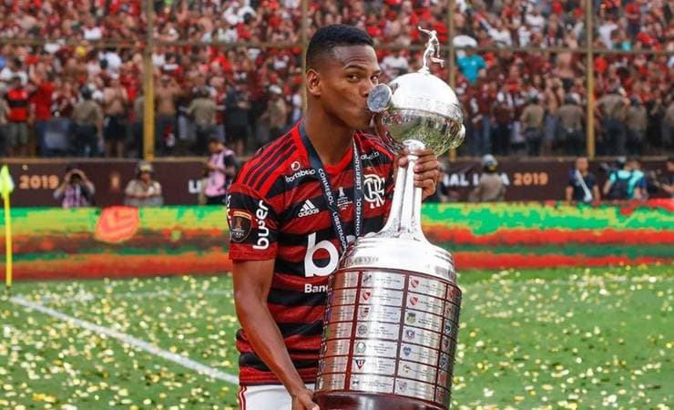 Flamengo negocia empréstimo de Lucas Silva para Portugal