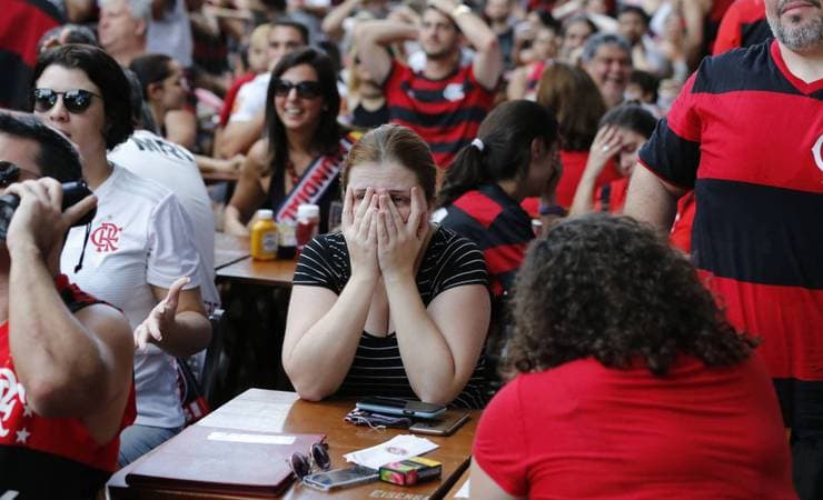 Poucas lágrimas, muito orgulho: a torcida do Flamengo depois da derrota para o Liverpool