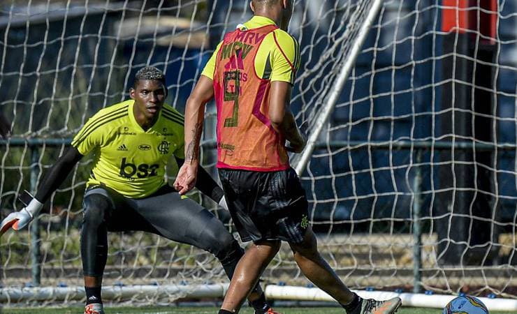 Treino esboça equipe do Flamengo que pode estrear na Taça Guanabara; veja escalação