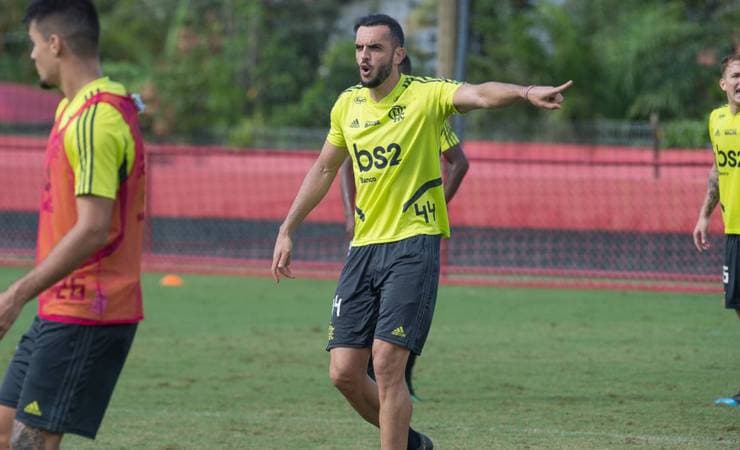 Coritiba anuncia a contratação de Rhodolfo, que não renovou com o Flamengo