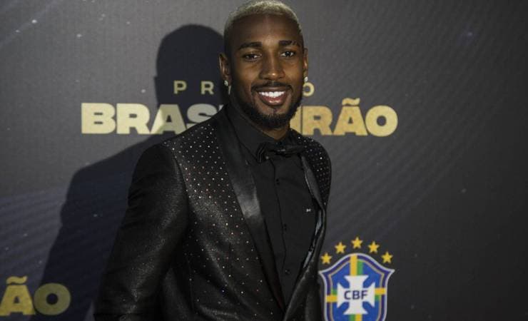 Interessado em Gerson, Tottenham busca informações sobre quanto custa meia do Flamengo