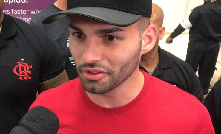 Thiago Maia desembarca no Rio para assinar com o Flamengo