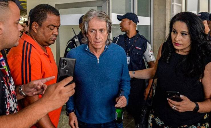 Jorge Jesus chega ao Rio e tranquiliza sobre renovação com Fla: 'Estamos em sintonia'