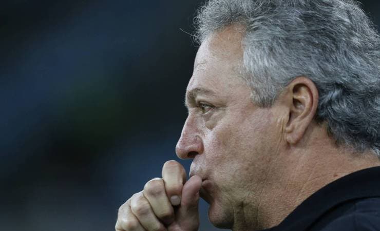 Torcida do Flamengo zoa Abel Braga e Vasco após clássico; veja memes