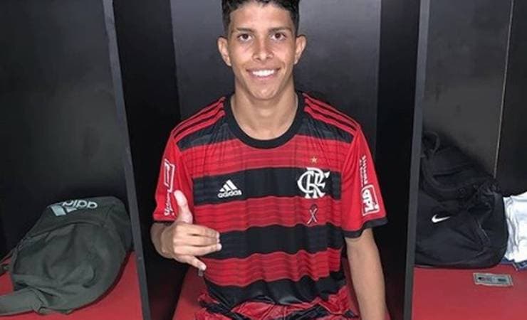 Sobrevivente dispensado pelo Flamengo é contratado pelo Red Bull após ofertas de Vasco e Fluminense