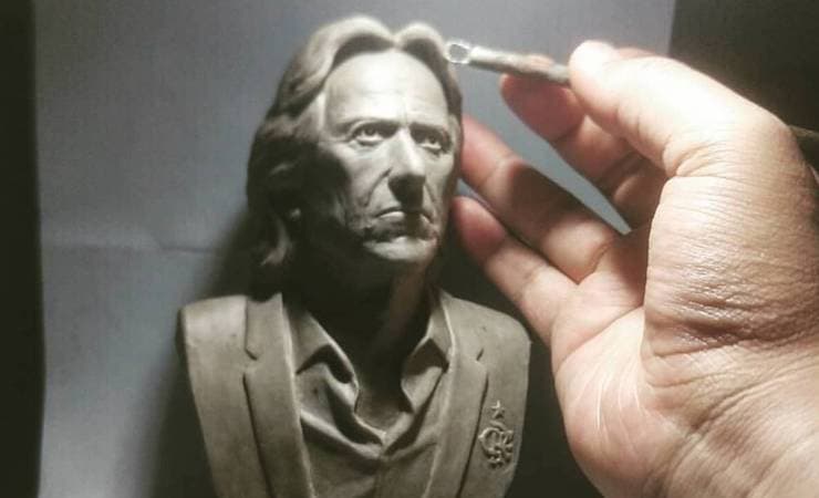 Torcedor do Flamengo faz escultura de Jorge Jesus e recebe elogios de filho do treinador
