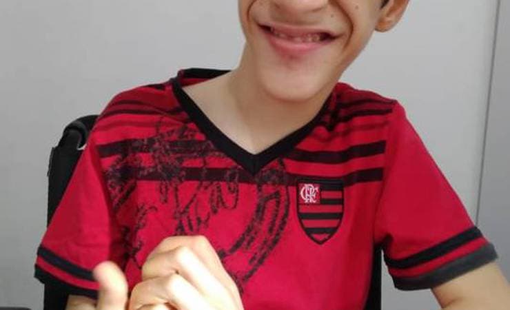 Torcedor com paralisia cerebral usa Gabigol como inspiração e entrará em campo com o Flamengo