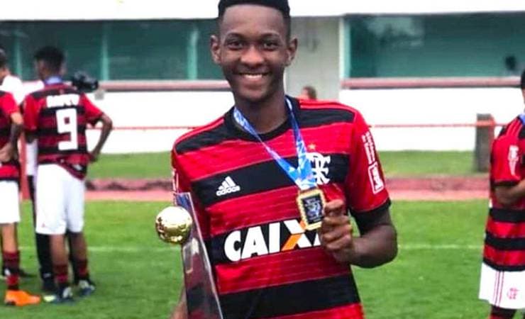 Uma casa e um time em memória de Jorge Eduardo