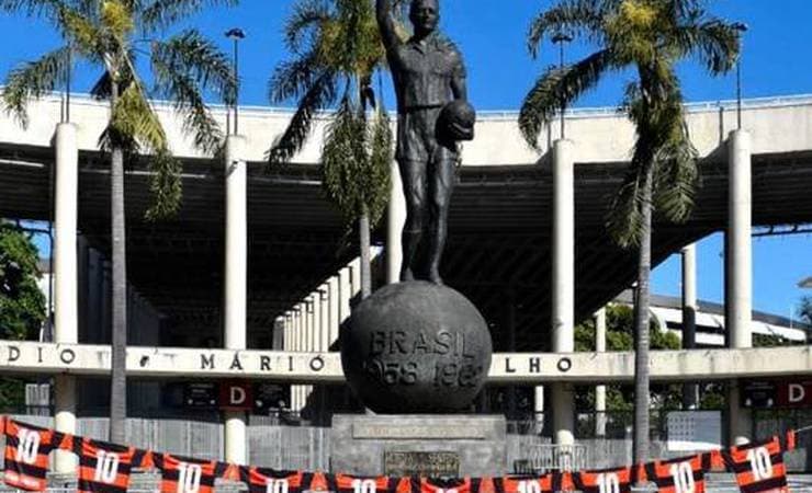 Ação de torcedores espalha camisas do Flamengo com nome de vítimas de incêndio pelo Rio