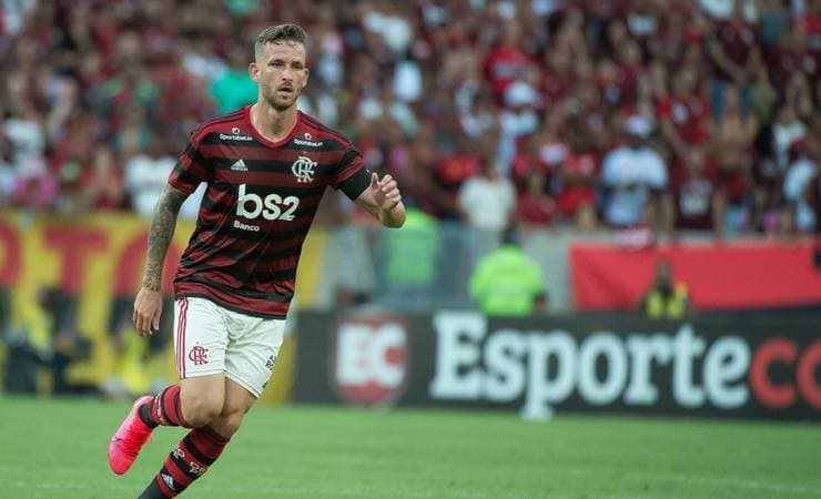 Léo Pereira vira dúvida no Flamengo, mas Rodrigo Caio tem volta certa