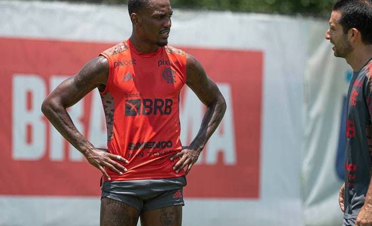 Flamengo não terá lateral Ramon na estreia do Estadual, mas outros jovens do elenco principal podem ser acionados