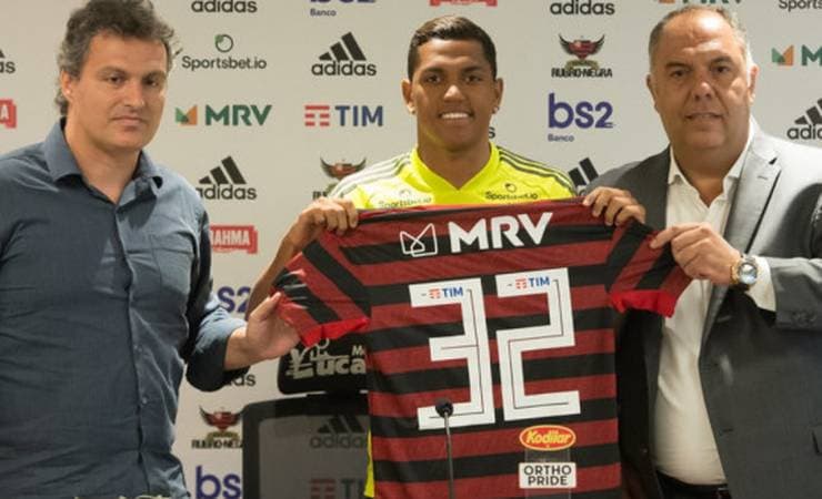 Pedro Rocha é apresentado no Ninho do Urubu