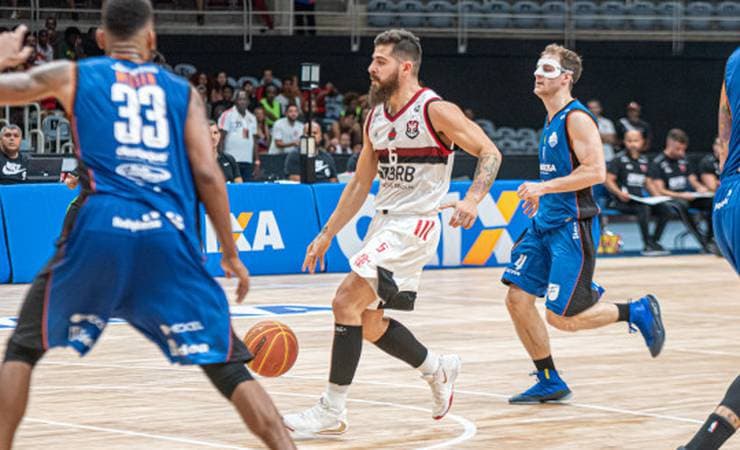 Flamengo vence a Unifacisa por 83 a 77 na volta ao Maracanãzinho