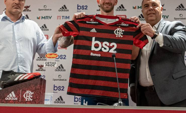 Léo Pereira é apresentado oficialmente pelo Flamengo
