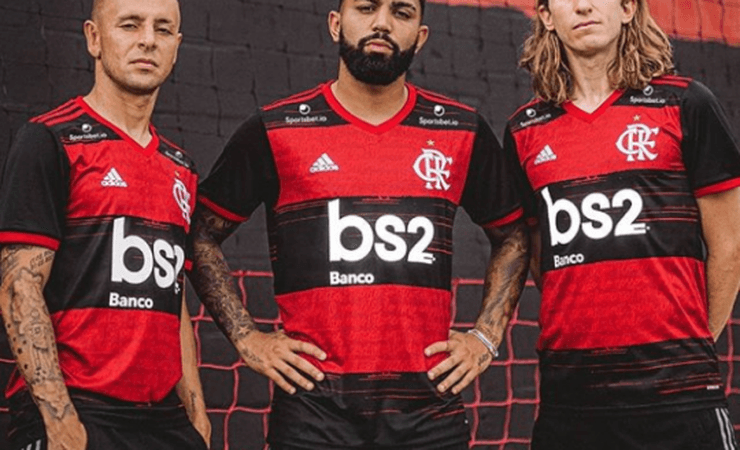 Com listras mais grossas e letra do Hino Oficial, novo Manto está à venda