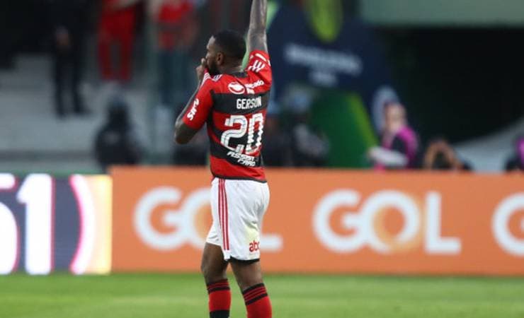 Com golaço de Gerson, Mengão bate o Coritiba de virada e sobe para terceiro no Brasileirão