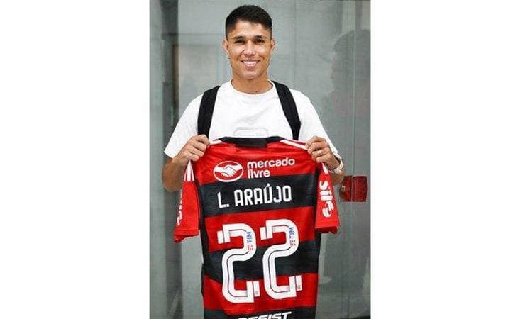 Atacante se declara ao Flamengo após contratação: 'Maior clube do mundo'