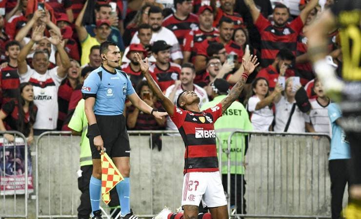 Bruno Henrique volta a ser titular após lesão e marca pelo Flamengo; veja
