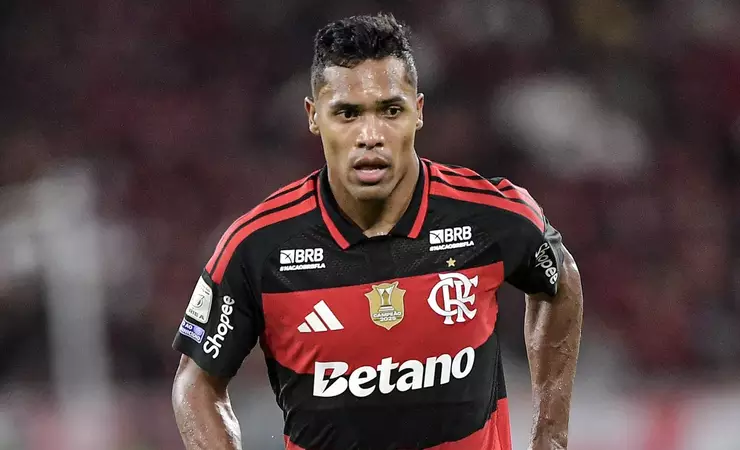 Flamengo renova com Alex Sandro até dezembro de 2027