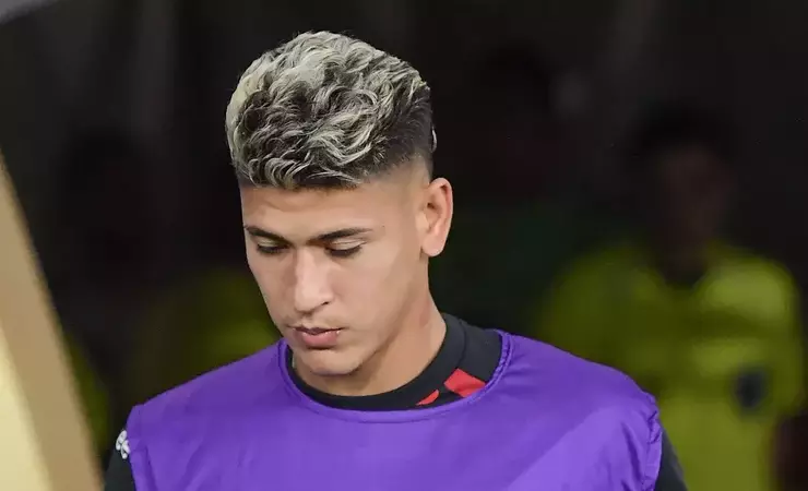 Copa do Mundo define futuro de Carrascal no Flamengo e negociação