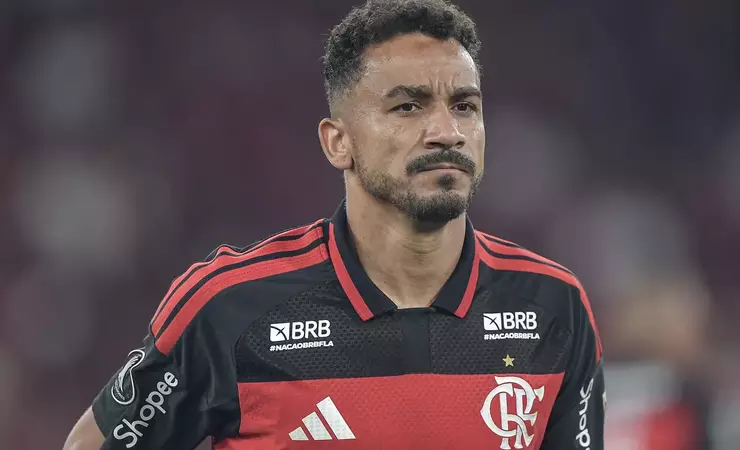 Flamengo busca renovar com Danilo e negocia cautelosamente após a Copa