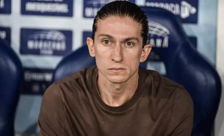 Filipe Luís negocia com o Monaco, mas a Licença Uefa Pro pesa