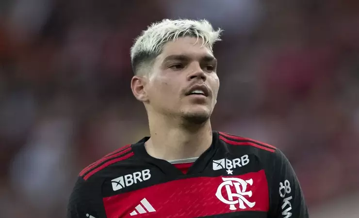 Santos busca Ayrton Lucas, mas Flamengo só libera com substituto