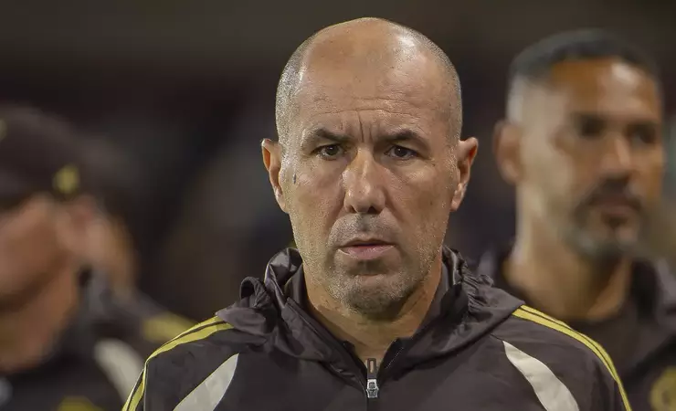 Flamengo se prepara para encurtar distância do Palmeiras contra o Coritiba