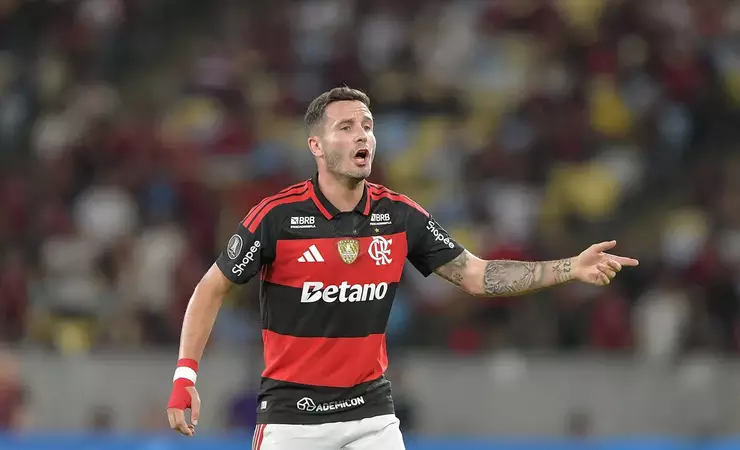 Saúl sente dores após titularidade e Flamengo se prepara para o Coritiba
