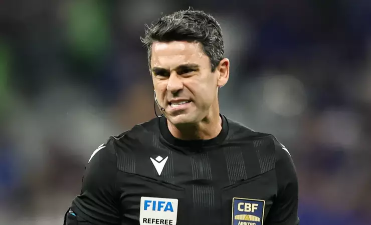 Flamengo vence o Coritiba por 3 a 0 no Maracanã e se aproxima do líder