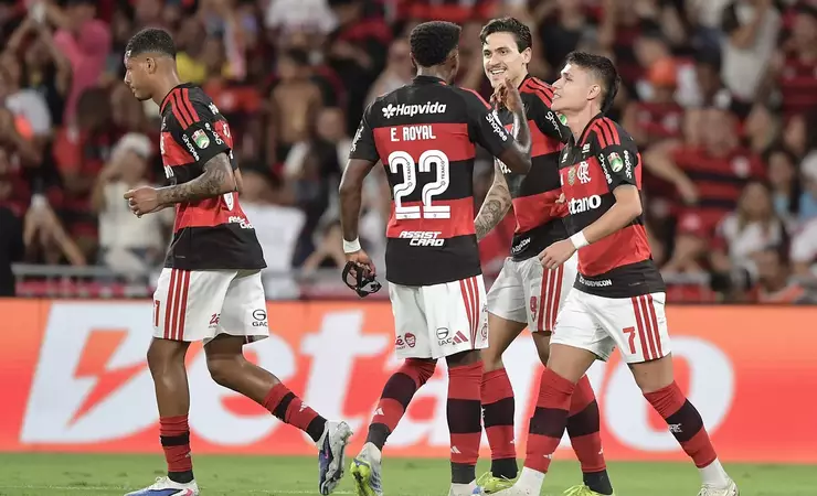 Flamengo vence o Coritiba por 3 a 0 no Maracanã e avalia jogadores