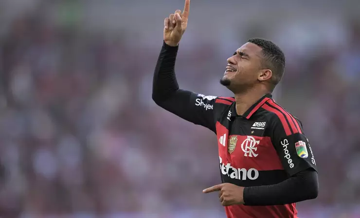 Flamengo vence o Coritiba por 3 a 0 com Samuel Lino em destaque