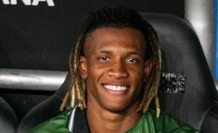 Flamengo negocia a contratação de Danilo e mira reforço no meio-campo