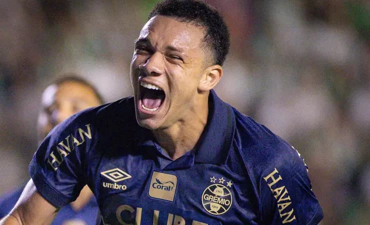 Flamengo avalia Viery do Grêmio e tenta avançar por reforços