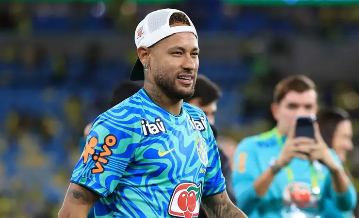 Seleção Brasileira embarca para o amistoso final e Neymar chama atenção