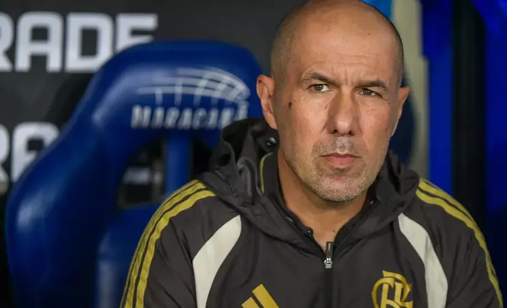 Flamengo projeta segundo semestre decisivo e busca reforços no elenco