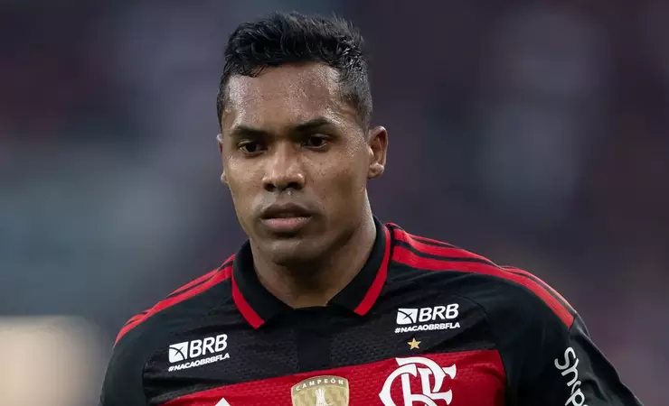 Alex Sandro renova com o Flamengo e mira titularidade na Copa do Mundo 2026