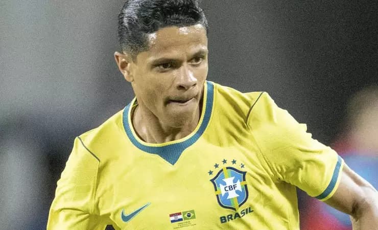 Flamengo monitora Douglas Santos do Zenit e avalia opções para a lateral esquerda
