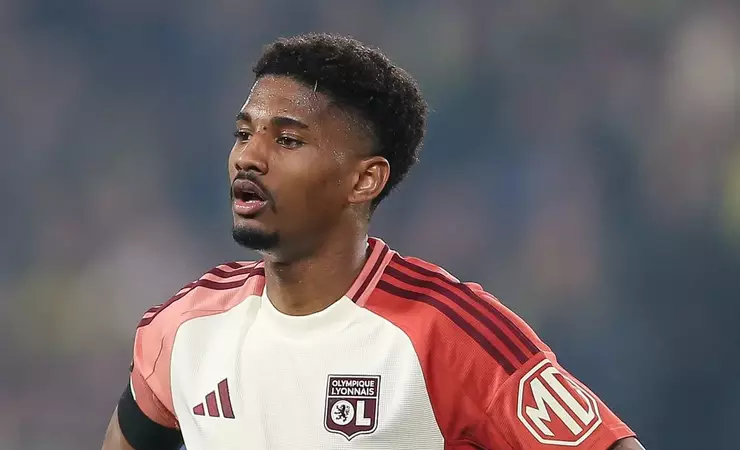 Flamengo negocia com o Lyon a contratação de Abner Vinícius para 19 de junho