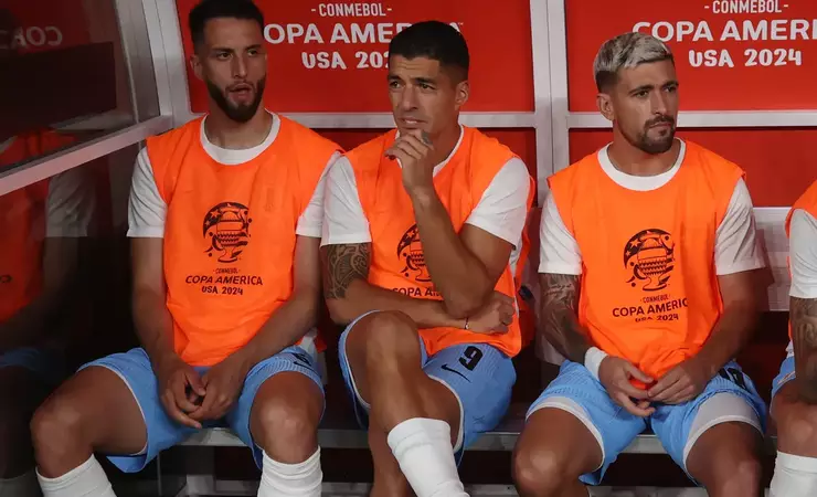 Ronald Araújo é liberado para tratar distensão muscular na Espanha