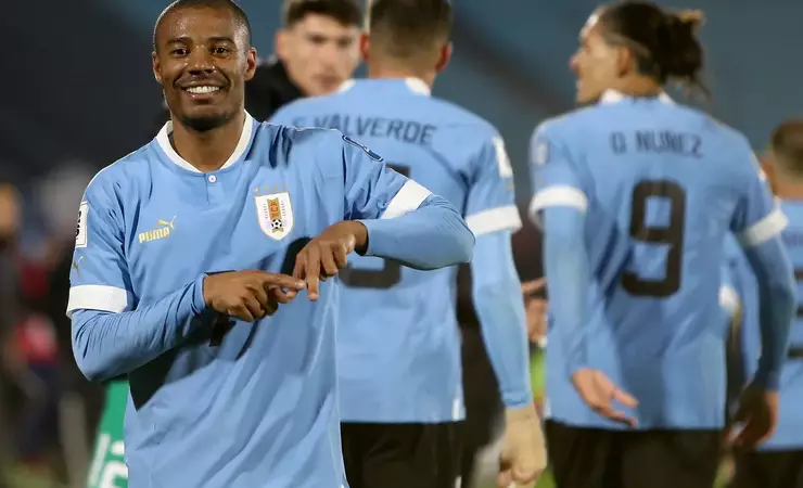 De La Cruz valoriza no Flamengo e estafe adia decisão de transferência após a Copa