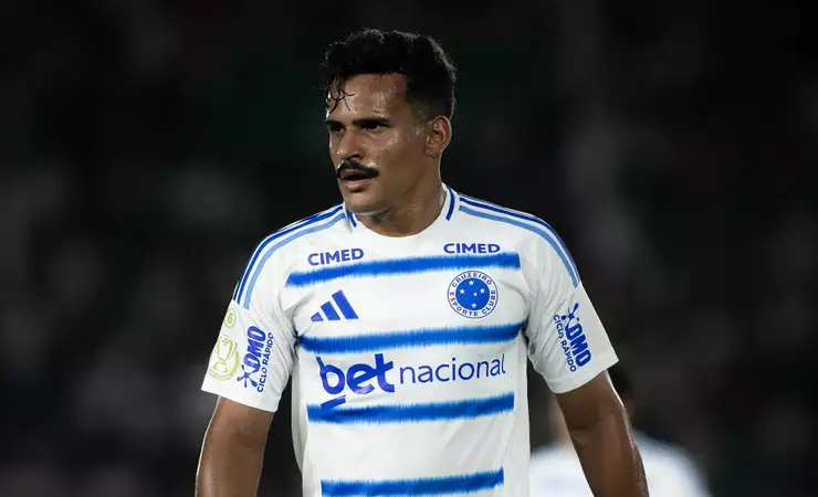 Flamengo negocia Kaiki, lateral do Cruzeiro, e enfrenta oferta do Como