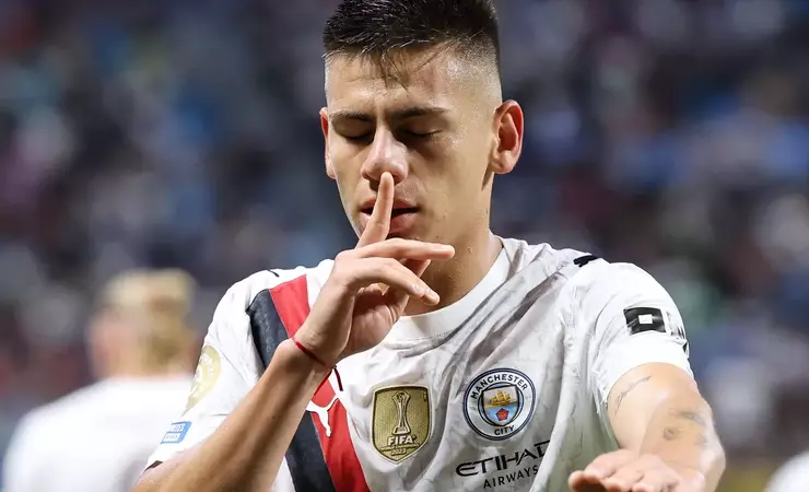 Flamengo busca Echeverri, mas o Manchester City não aprova retorno à América do Sul