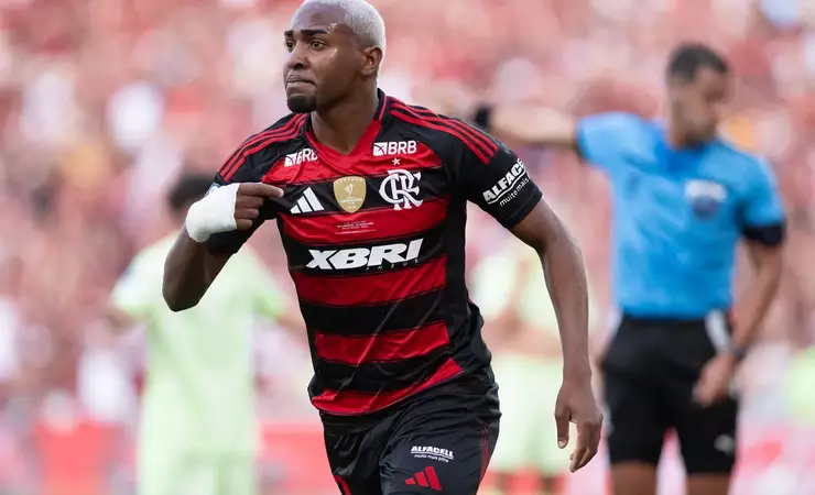 Lorran volta ao Flamengo e Flamengo avalia novo empréstimo após Pisa