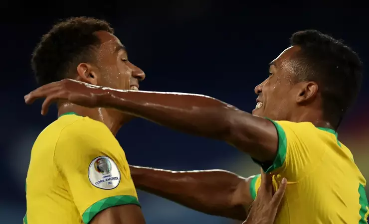 Ancelotti testa Danilo e Alex Sandro nas laterais do Brasil contra Marrocos