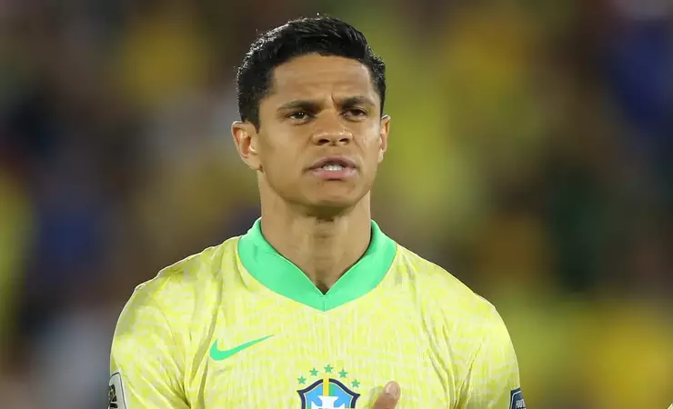 Douglas Santos diz que popularidade na seleção lembra a do Flamengo