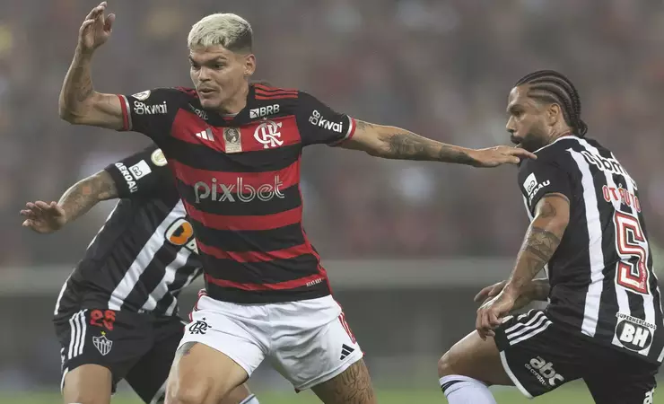 Flamengo aceita propostas e Ayrton Lucas deixa de ser inegociável