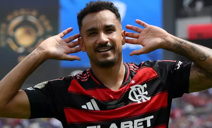 Danilo não decide futuro e Flamengo aguarda resposta sobre renovação